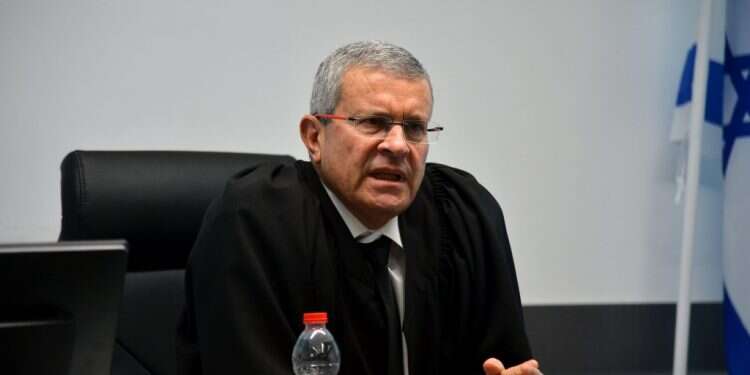 אין מי שיצעק למשוגעי בלפור וצאלח א־דין לרדת מהעץ