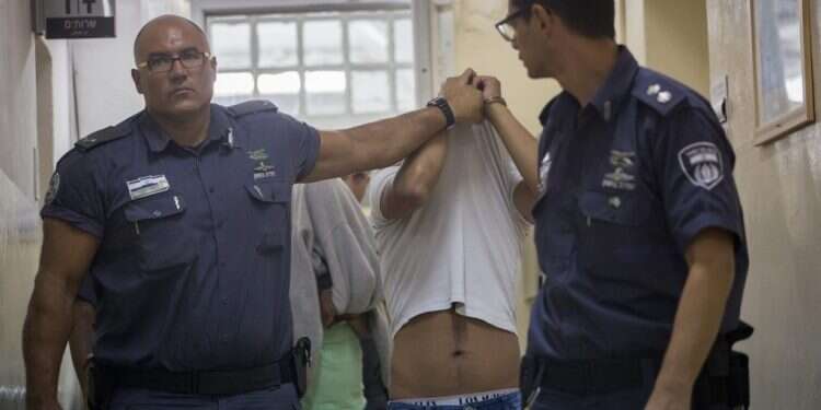 הארכת מעצר לחשוד בדריסת פגע וברח בירושלים. צילום: יונתן זינדל/פלאש90
 פגע והפקיר: "במקום לרצוח יותר משתלם לדרוס ולברוח"