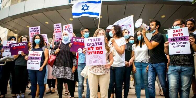 המורים שמלמדים ילדים חולים בבתיהם דורשים ודאות תעסוקתית