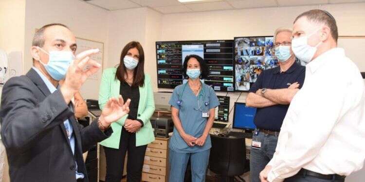 פרופ' רוני גמזו. צילום: מירי גטניו, דוברות איכילוב עם אחריות, בלי סמכות: האתגר של פרויקטור הקורונה החדש