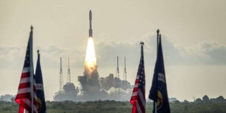 מדענים במסכות שיגרו למאדים גשושית עם מסוק