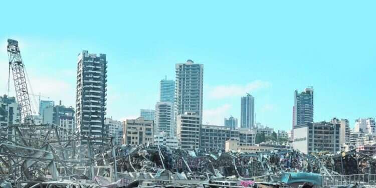 ההריסות בביירות. צילום: EPA טרור מבית: האם חיזבאללה אחראי לפיצוץ בביירות?