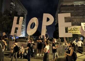 חמישים גוונים של לבד: מחאת הבדידות של בלפור