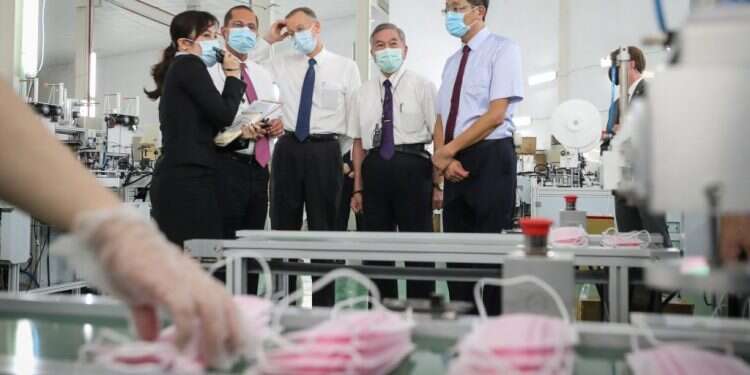 שר הבריאות האמריקני בטאיוואן, בשבוע שעבר. צילום: EPA כעת מתברר: טאיוואן הזהירה כבר בתחילת ינואר מפני הנגיף בסין