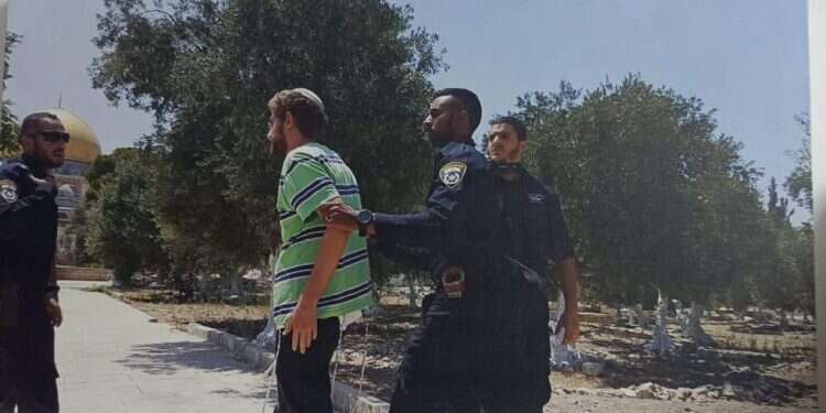 השר אוחנה למשטרה: לא מקובלים עלי כתבי אישום על "קריאת שמע" בהר הבית