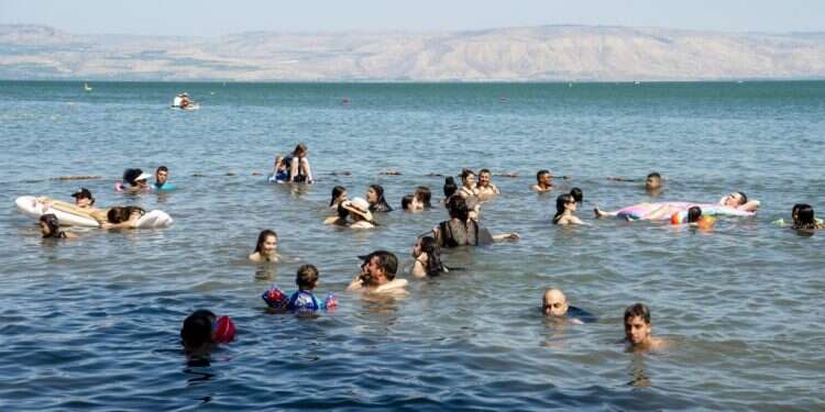 הכנרת, השבוע. צילום: גיל אליהו - ג'יני עם אבוש ואימוש בארץ ישראלוש