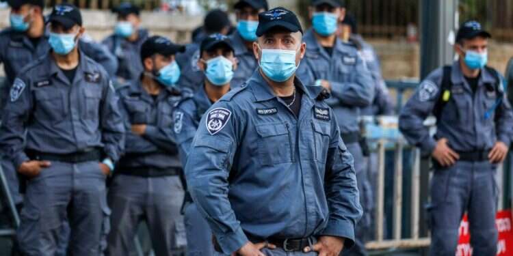 כוחות משטרה מחוץ למעון רה תושבי רחביה מרגישים מופקרים: "בחסות המשטרה חיינו הפכו לגיהנום"