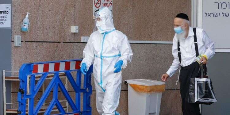 אילוסטרציה. צילום: AFP בידוד וניטור מקומי: נהלי הקורונה החדשים בבתי האבות