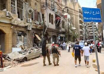 עמנואל מקרון בסיור בביירות: "בלי רפורמות, לבנון תסבול"
