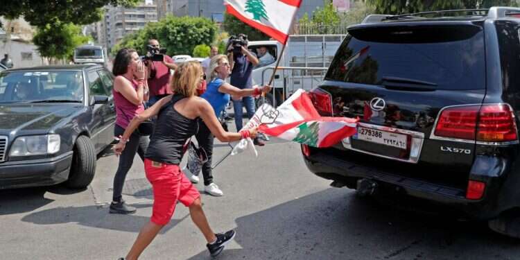 ההפגנות נגד הממשלה בביירות. צילום: AFP סעד חרירי צפוי להתמנות לראש ממשלת לבנון