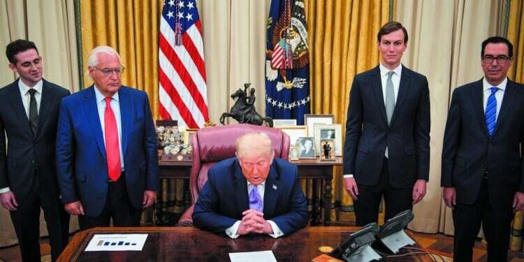 קושנר, טראמפ ופרידמן לאחר ההכרזה על ההסכם בין ישראל לאיחוד האמירויות. צילום: AFP צילום: AFP