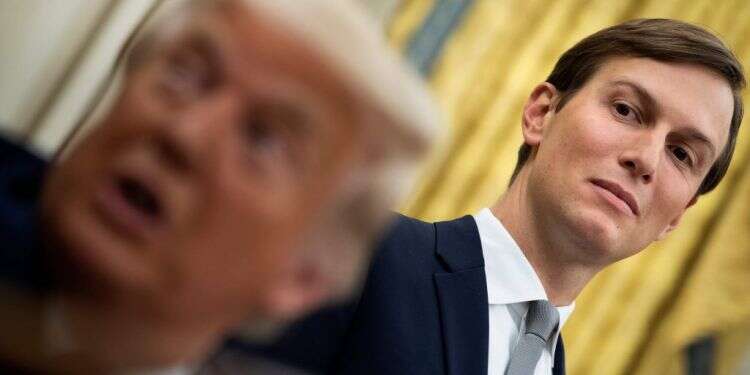 ג'ראד קושנר ודונלד טראמפ בהכרזה על הסכם השלום עם האמירויות בסוף השבוע. צילום: AFP כיצד הפכה הריבונות לכלי מיקוח בהסכם דיפלומטי