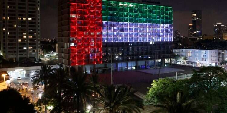 שיר השבוע: מַחֲנֵה הַשָּׁלוֹם פּוֹגֵשׁ שָׁלוֹם