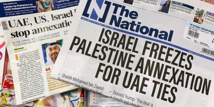 כותרות העיתונים באיחוד האמירויות ביום שאחרי חתימת ההסכם עם ישראל. צילום: AFP הריבונות תהיה לעובדה מוגמרת, לישראל רק נותר להתכונן