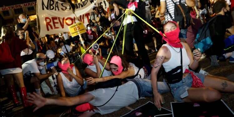 המחאות בבלפור. צילום: AFP מחאות ופוליטיקה 2020: הגבולות עוברים לא רק בין ימין לשמאל