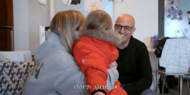 קלישאות החוצה: "אמא מחליפה" בשיעור על אנושיות ולב פתוח