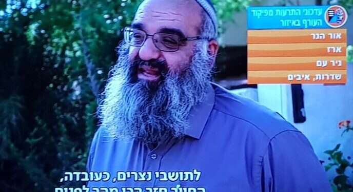 רגע מזוקק של אירוניה: אזעקה במהלך כתבה על גוש קטיף