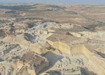 עתירה: מחצבה לא חוקית פועלת באין מפריע בכפר פג'אר