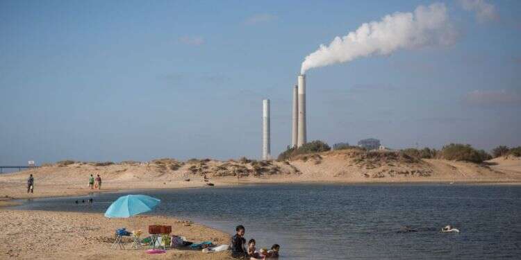 תחנת הכוח אורות רבין בחדרה. צילום:מרים אלסטר, פלאש 90 מפל המים התת-קרקעי שיבטיח חשמל בשיא הקיץ