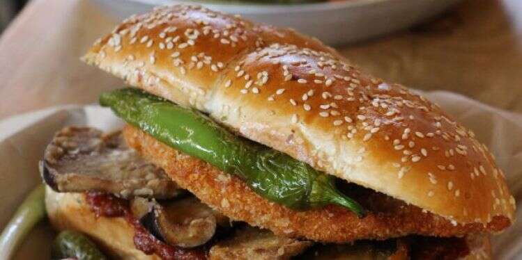 #רק_ככה. צילום: יח רק ככה: רותם בן–מויאל יוצא מהאינסטגרם ומכין לכם כריך שמח