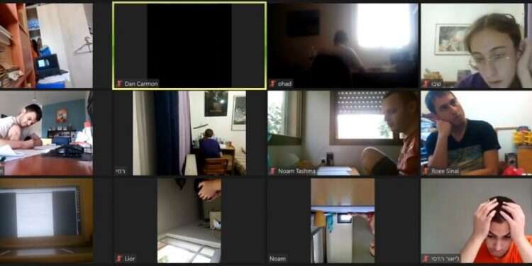 תחרות בין לאומית במתמטיקה בזום. צילום באדיבות אוניברסיטת תל אביב ניצחו בזום: מקום ראשון לנבחרת הסטודנטים של ישראל במתמטיקה