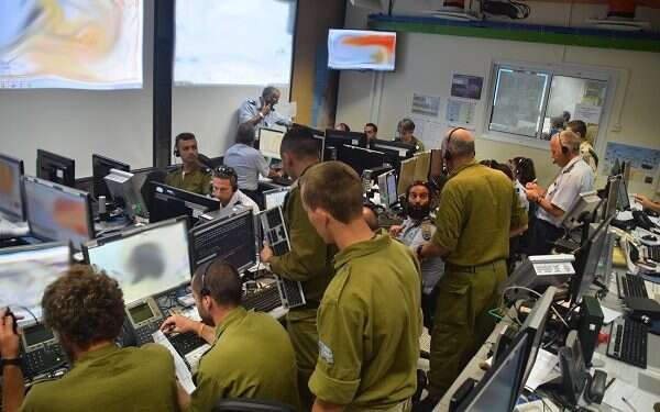 לילה בבור של פיקוד דרום וחיל האוויר. צילום: דוברות חיל האוויר כך נראית תקיפה בעזה מתוך בור פיקוד של צה"ל