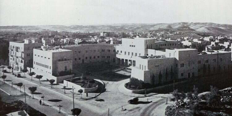 הסיפורים נחשפים: 90 שנים לבניין שבו נולדה המדינה