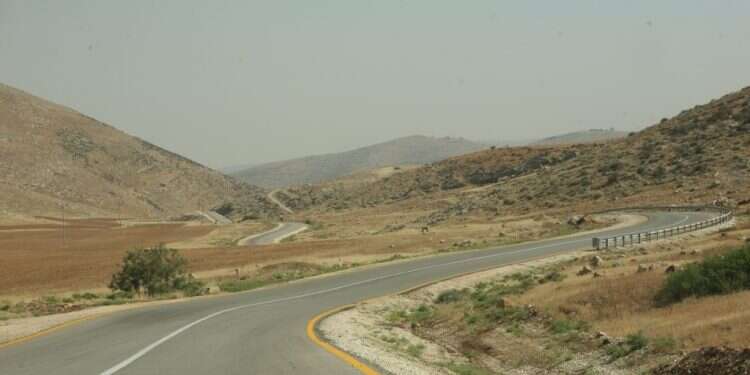 כביש ביהודה ושומרון. צילום: מרים צחי בנייה עבור 3 מיליון יהודים: הדרך לניצחון מתחילה בכביש 80