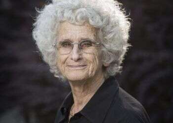 האישה שחזתה את תהליך התפוררותנו