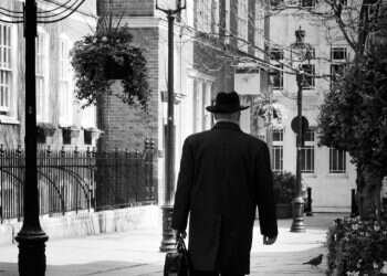 חוזר ללונדון: נאמנותו של מרגל עומדת למבחן