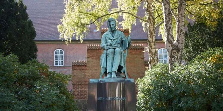 מעבר להיגיון ולמוסר: בעקבות השקפתו של קירקגור