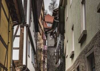 נגד המקילים והמחמירים: חז"ל דורשים יהדות מהותית