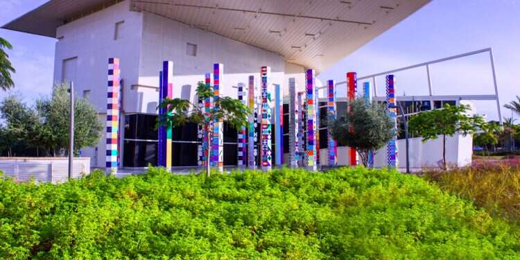 מוזיאון אגם בראשון לציון. צילום: רן ארדה אמנות, גרפיטי וכובעים: פעילויות לקיץ בפנים ובחוץ