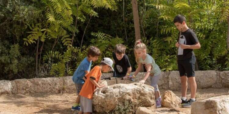 קיץ בנאות קדומים. צילום: איתי בלסון סיורי מורשת וניווט משפחתי: בילוי קיצי באוויר הפתוח