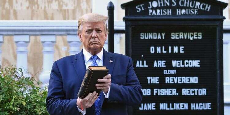 האם אלוהים הפך לימני?