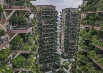 היער העירוני: חלום סוריאליסטי של בנייה אקולוגית