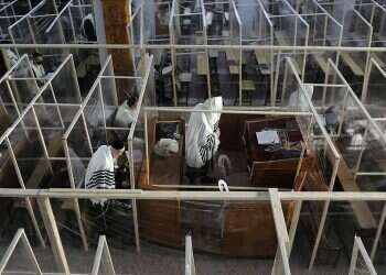 בהתחלה זה הצליח. (למצולמים אין קשר ישיר לכתבה). צילום: EPA הפיקוח נעלם, הניהול כשל, ומתווה הקפסולות בישיבות החרדיות קרס