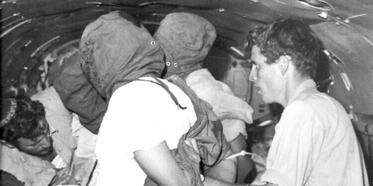 תיאורים מפורטים של מבצעי היחידה הפחות ידועים. שי אגמון, לוחם בכוח הפשיטה במבצע  אי של מצוינות: מבצעי סיירת מטכ"ל שנשכחו