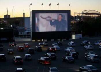 מזפזפים בין בתי הכנסת: כשתפילות ראש השנה הפכו לנטפליקס