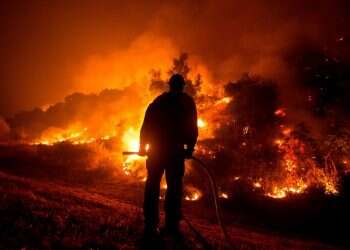 עשן הדלקות בחוף המערבי בארה"ב הגיע עד אירופה