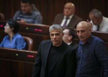 המרד ביש עתיד: לפיד מסרב להיכנע