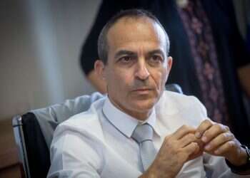 רוני גמזו. צילום: מרים אלסטר, פלאש 90 האם מחאת בלפור מחריפה את המגפה בישראל?