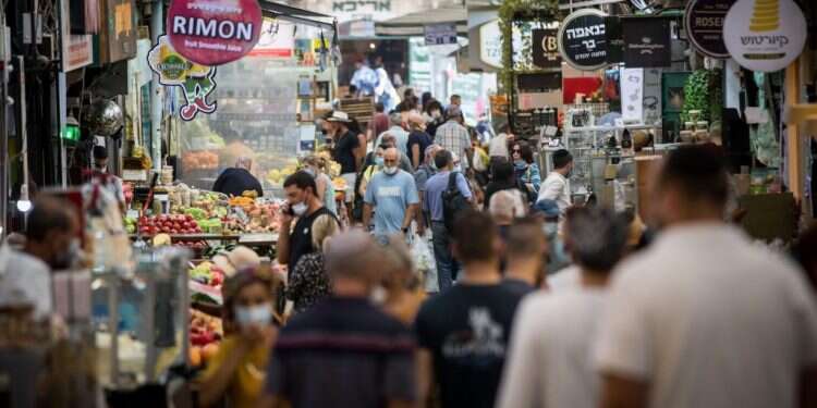 שוק מחנה־יהודה בירושלים. צילום: יונתן זינדל, פלאש 90 מה באמת צריך להדאיג את הישראלים