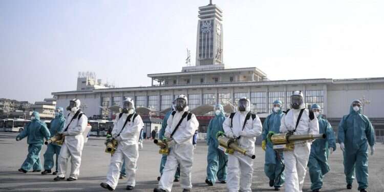 חיטוי תחנת רכבת בהונאן שבסין // פברואר 2020 , שבט תש