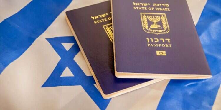 "כמחצית ה'עולים' מצרפת השנה רק רוצים דרכון ישראלי"