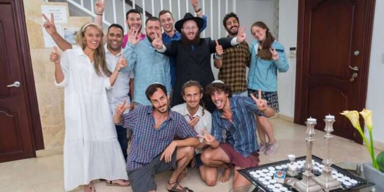 "גם אם יגיעו רק ארבעה אנשים, אנחנו בבית חב"ד נישאר פתוחים"