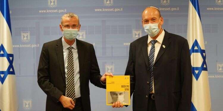 מבקר המדינה מתניהו אנגלמן מגיש את הדו דו"ח תלונות הציבור גרסת קורונה: ביטוח לאומי בראש הטבלה