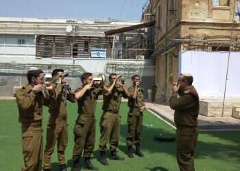 צה"ל רכש אלפי שופרות וערך סדנת תקיעת שופר לחיילים