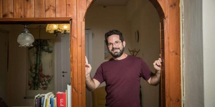 שי דוידס, מטפל מוסמך ברפואה סינית. צילום: יונתן זינדל, פלאש 90