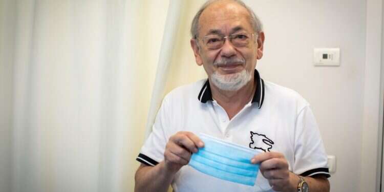 פרופ' דן אדרקה. צילום: אריק סולטן  "גם מחלימי קורונה יכולים להיות פצצה מהלכת"